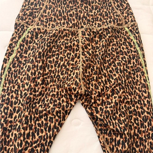 Fabletics Leopard Set - Picture 5 of 8